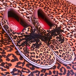 Vans leopard print canvas shoes men's sz 9